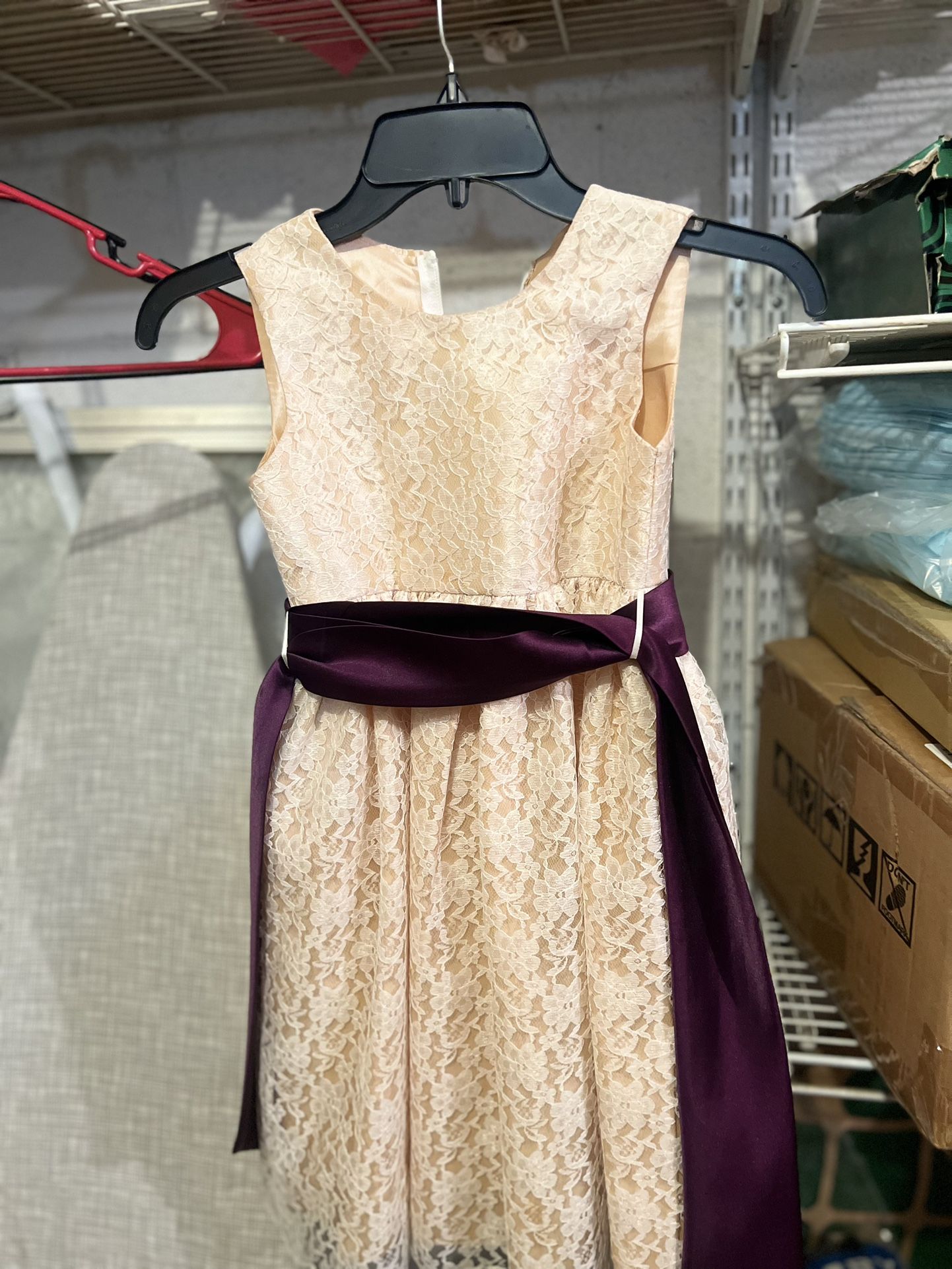 Champagne Color Formal Dress Size 6 In Girls. 