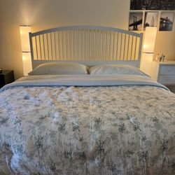White Wooden Bed  – Farmhouse / Coastal Style (King) 