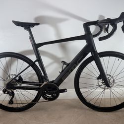 56cm Large 2024 di2 BMC Roadmachine 01 AMP THREE 56cm – Shimano 105 disc brakes Di2 – Full Carbon – Fast Road Bike retails $7999  Ideal for ~5’10″–6’1