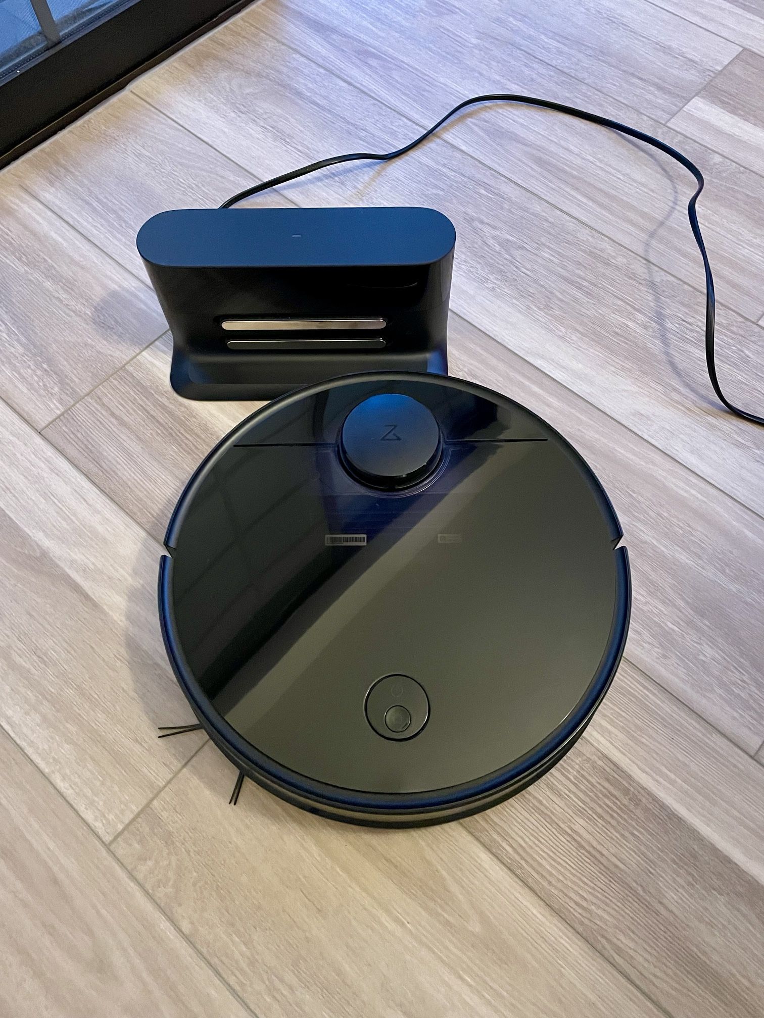 Roborock S4 Robot Vacuum + Dock — Works Great, Extras Included