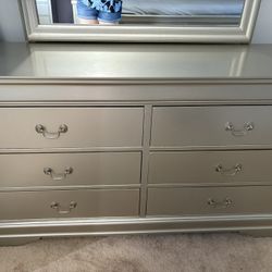 Bedroom Furniture Set