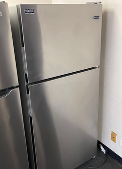 Deal: Maytag Stainless Top-Freezer Fridge – Ice maker ready