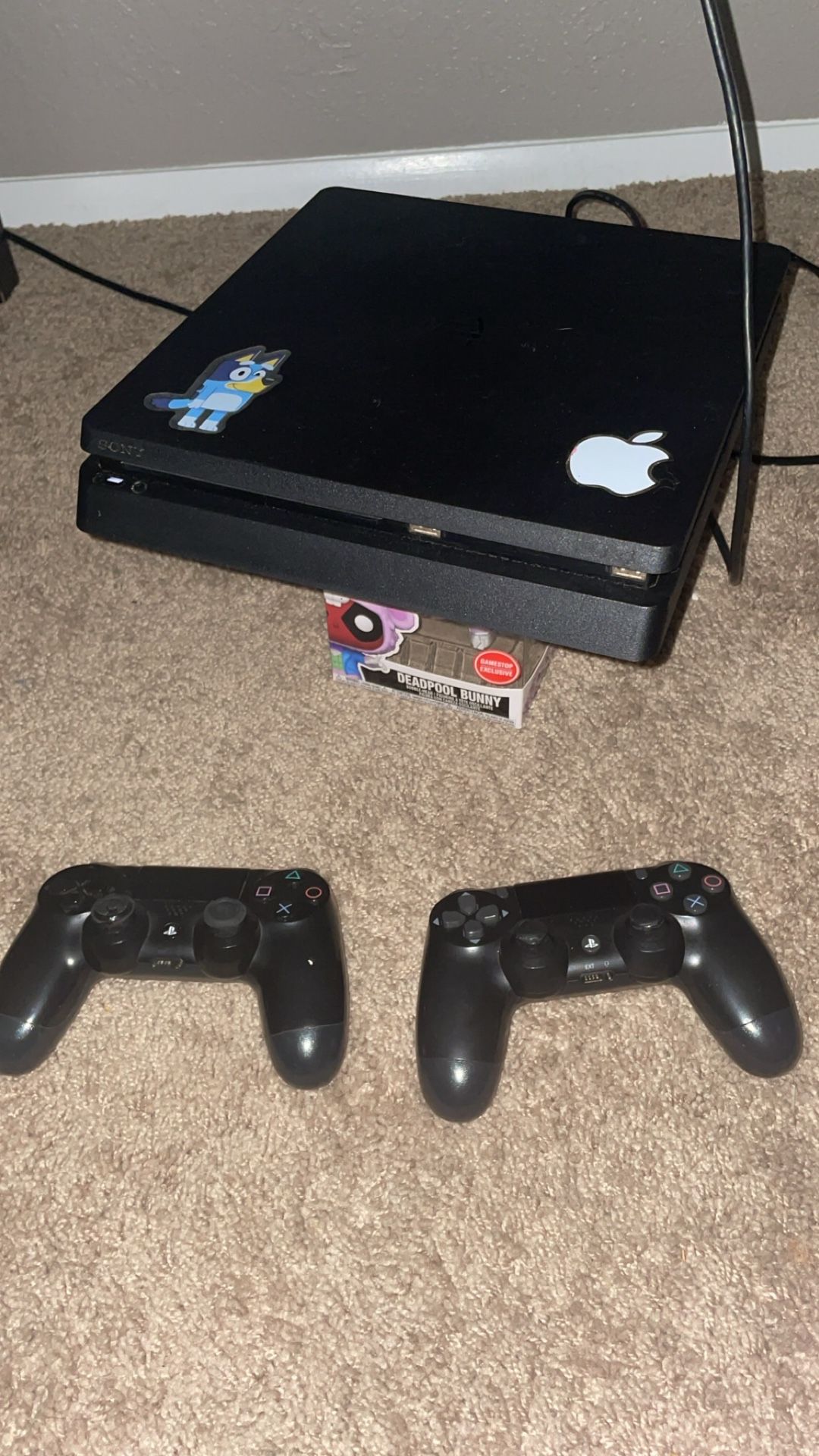 PS4 Slim 