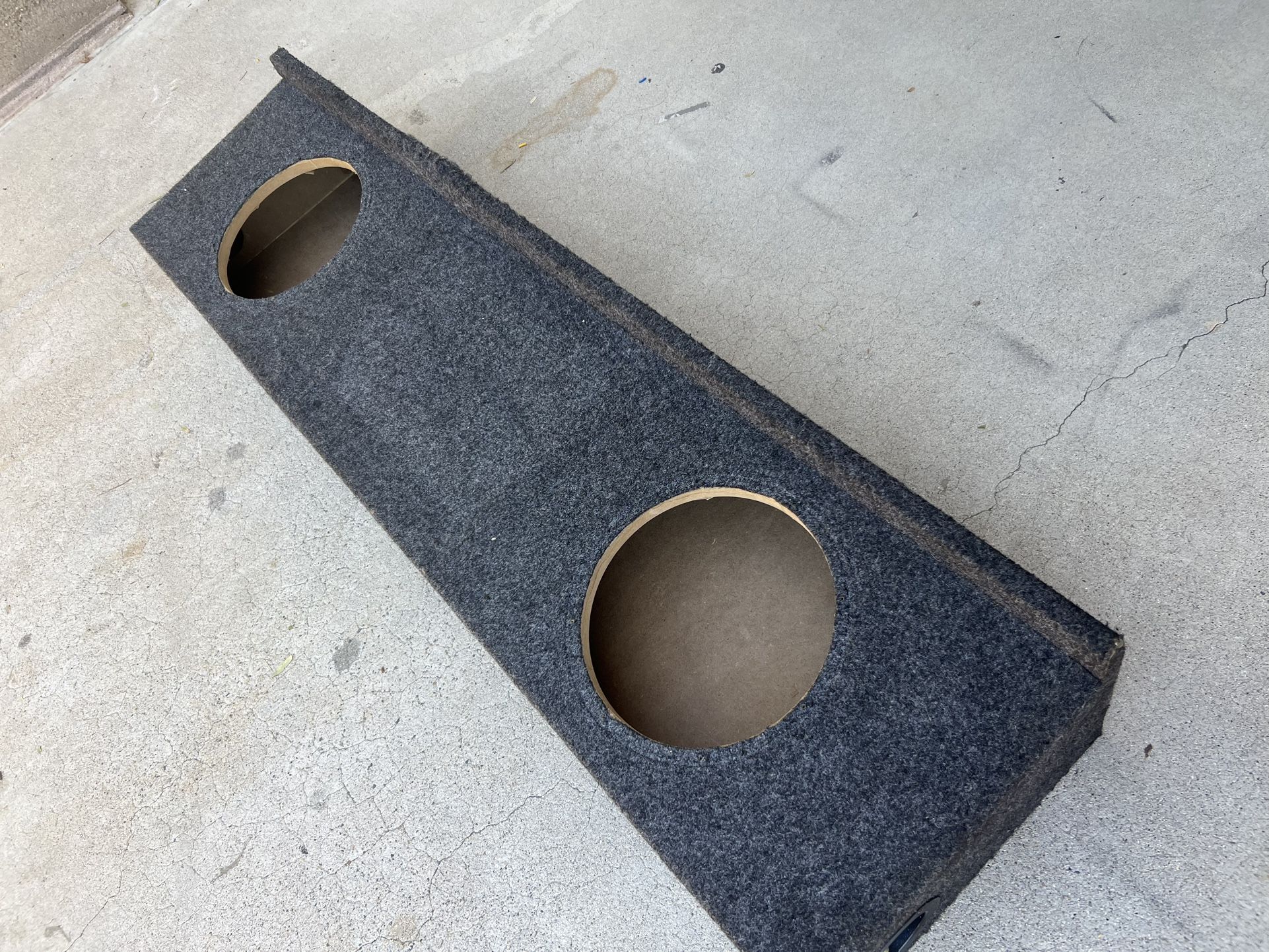 ($120 Firm) 1999-06 Chevy or GMC Extended cab 2/10s sub box