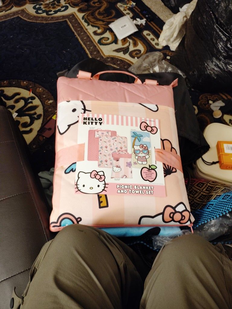 Hello Kitty Blanket And Towel Set