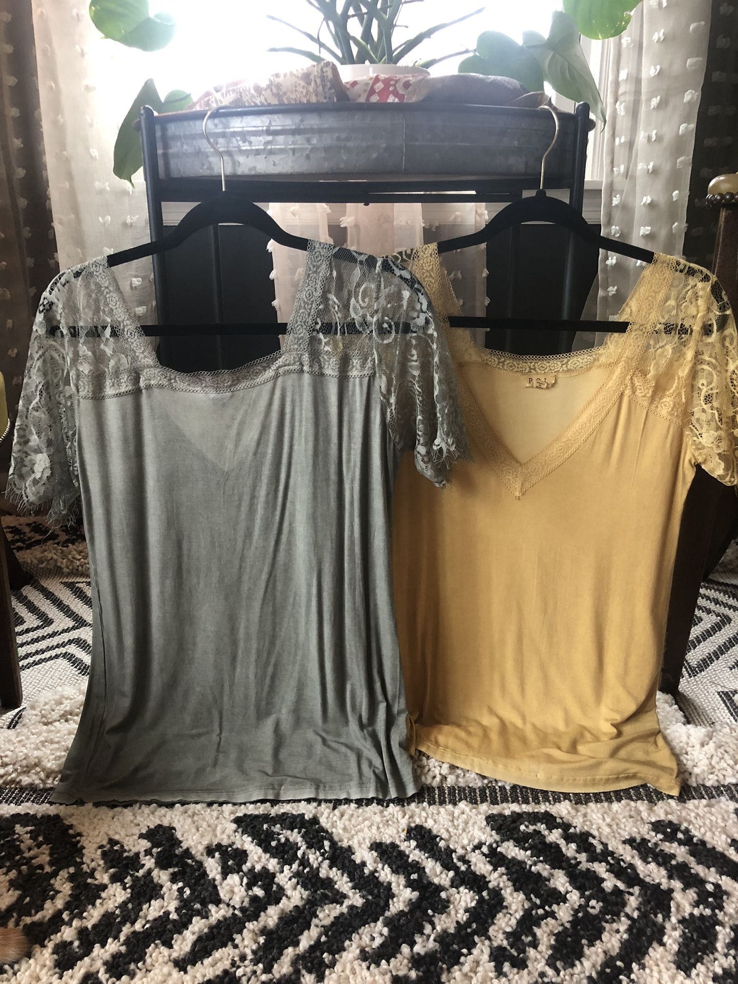 Cute Lacey Short Sleeve Tops(New W/O Tags)
