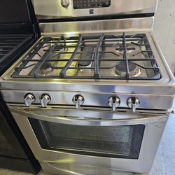 Kenmore Gas Range. Convection Oven. Stainless Steel. Warranty Financing. True Snap If You Qualify. Taked Home Same Day. 