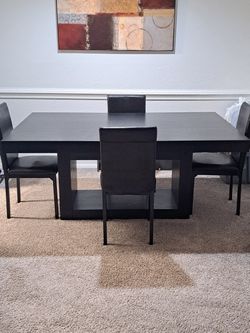 Banks Dining Table