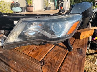 2020 Nissan pathfinder headlight