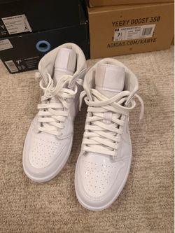 Wmns Air Jordan 1 Mid Triple White size 9.5