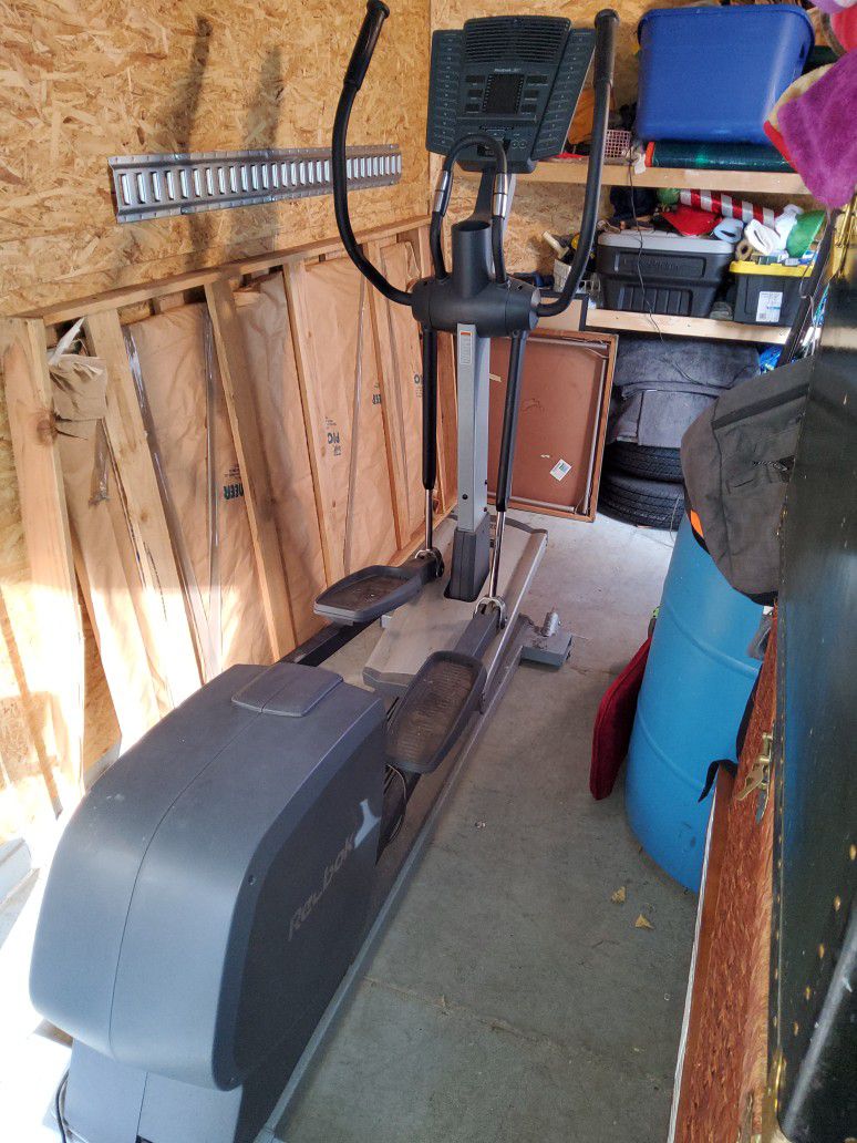 Pre-owned Reebok RL 900 power Ramp Elliptical Trainer Tested and Is Operational Needs Some Cleaning (J010EE01)