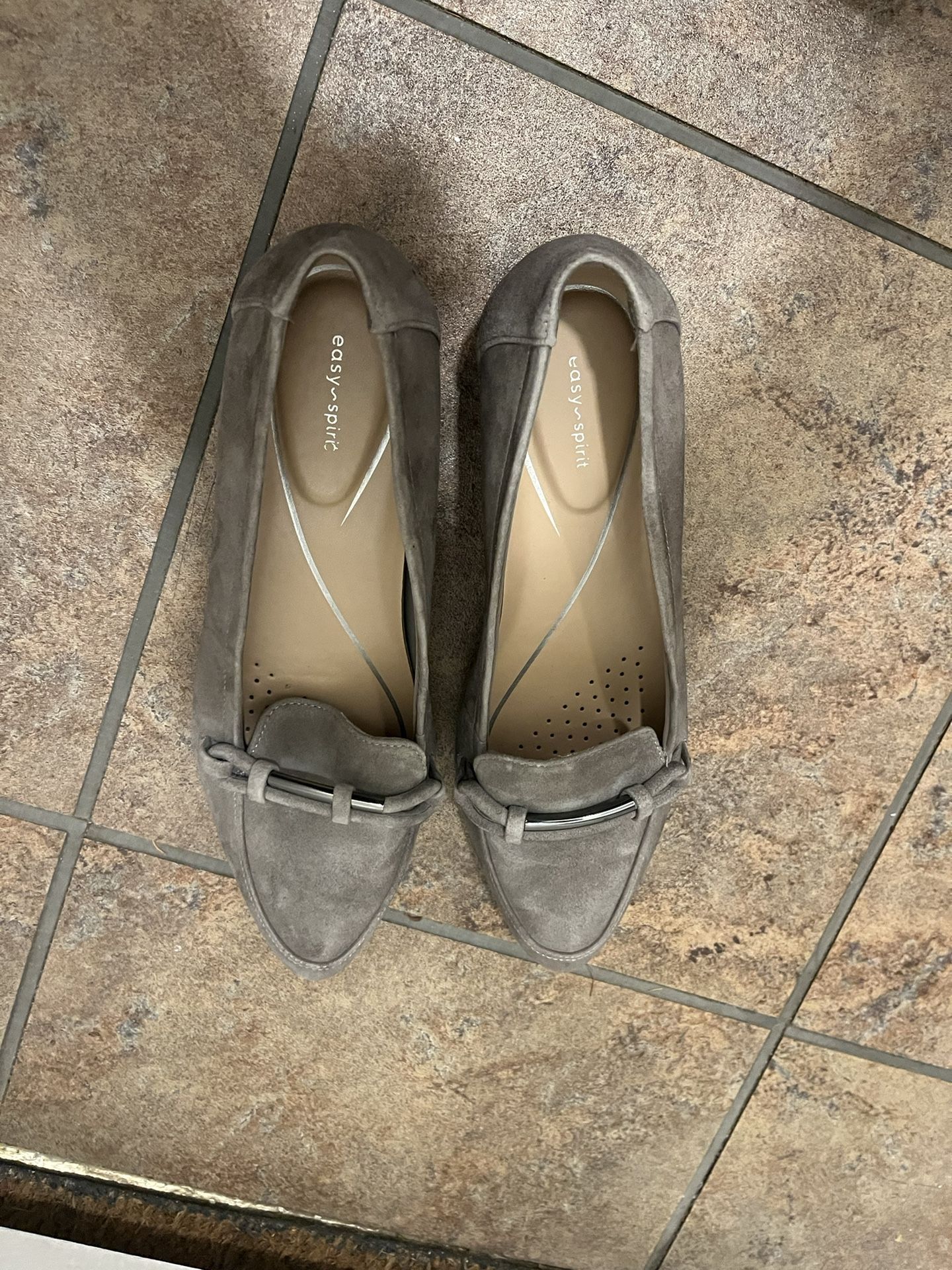 Easy Spirit gray suede loafers size 7.5