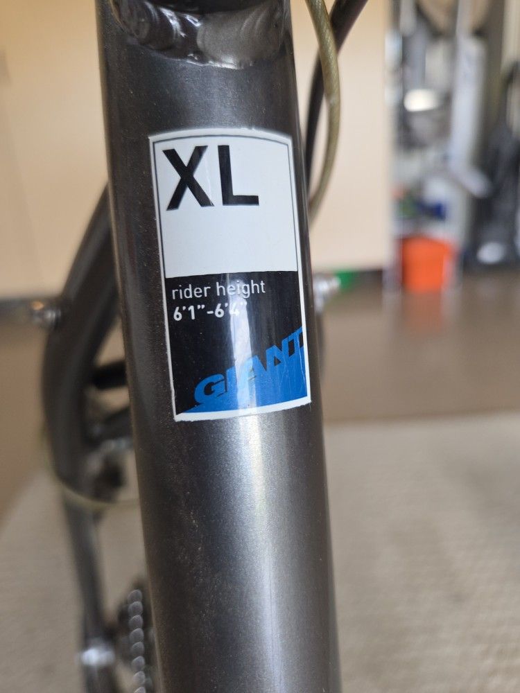 GIANT XL MENS BICYCLE