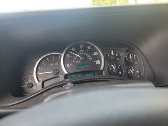 04 ESCALADE OEM CLUSTER