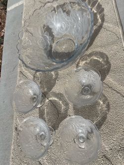 Big glass bowel and small dessert bowls