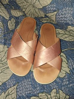 UGG's Sandals Women's Sz 7 Rose Gold
