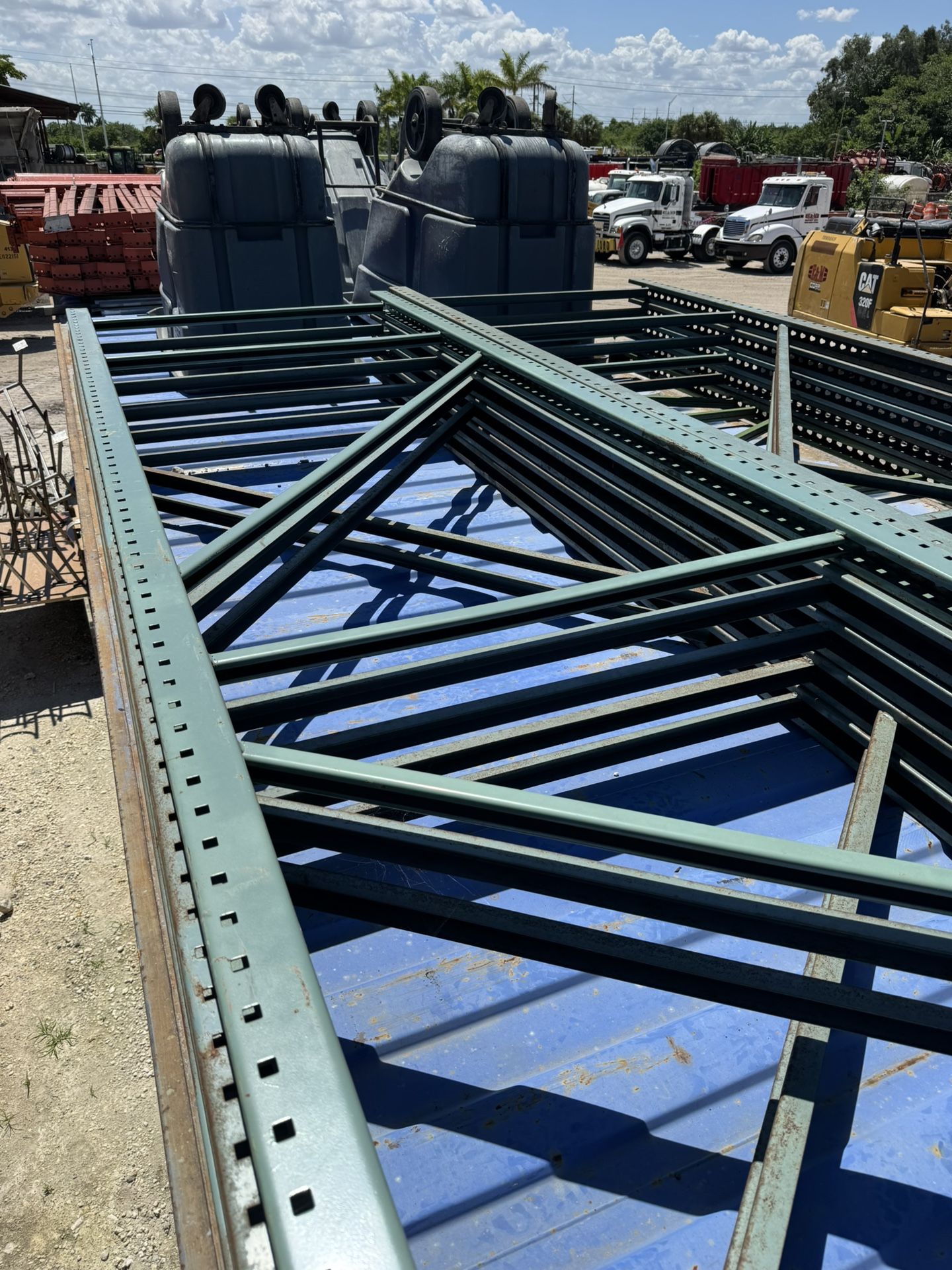 Heavy Duty Pallet Racking – 10 Uprights, ~91 Beams, 11 Cross Bars