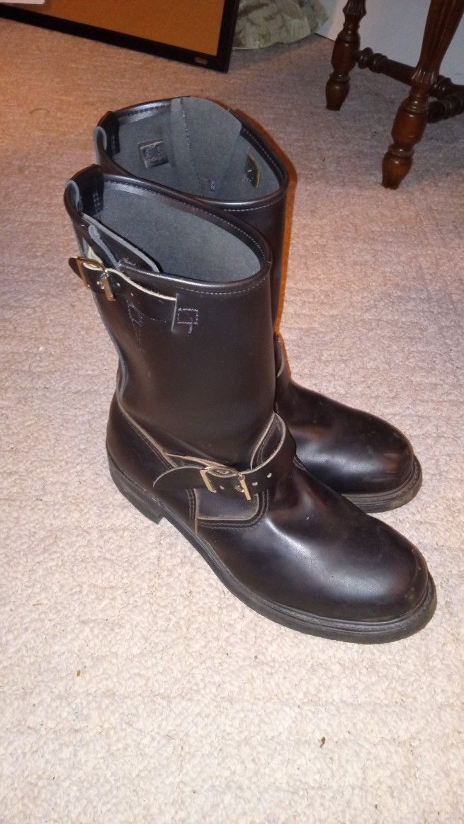 Men's Boots (Size 9.5)