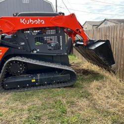 He does jobs leveling land and removing trees and from the roots ... and he also does more things .... from Brownsville to the Rio Grande 