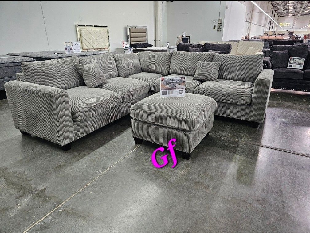 BRAND NEW 4PCS SECTIONAL SOFA SET WITH OTTOMAN AND ACCENT PILLOW INCLUDED $499+ Tax