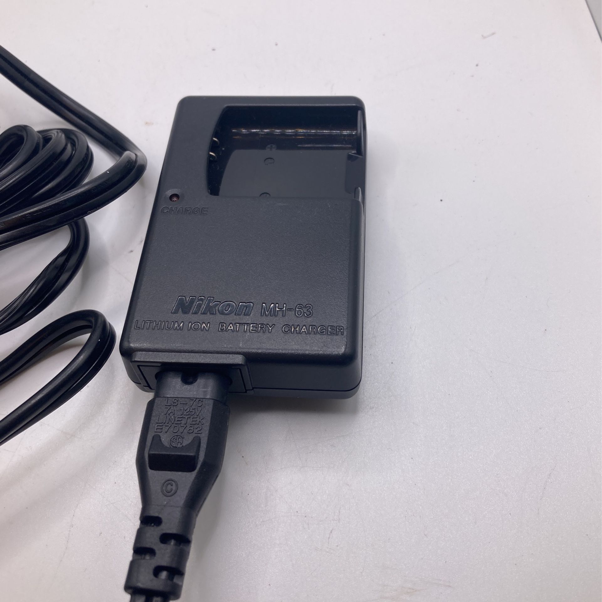 Nikon MH 63 Lithium Ion Battery Charger 