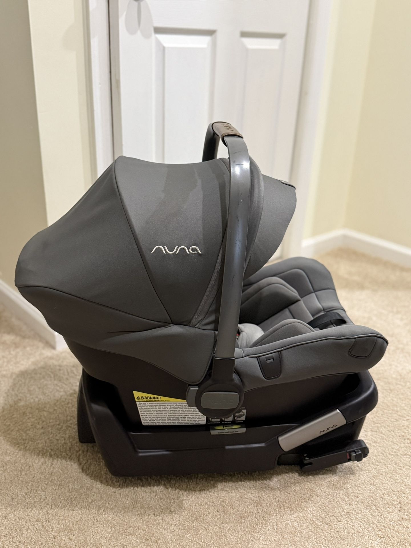 Nuna Pipa Lite LX Car Seat with Base - Lightweight & Safe!