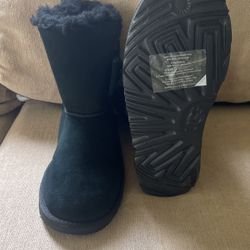 New Uggs Size 5 No Box