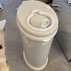 Ubbi diaper pail 