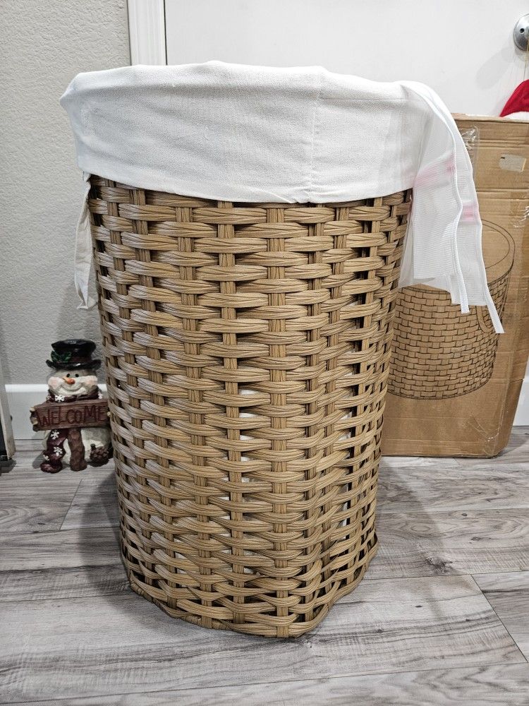 Brand New, Large Rattan Laundry Hamper Basket