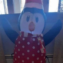 Gemmy Penguin Airblown lnflatable Christmas Yard Decor