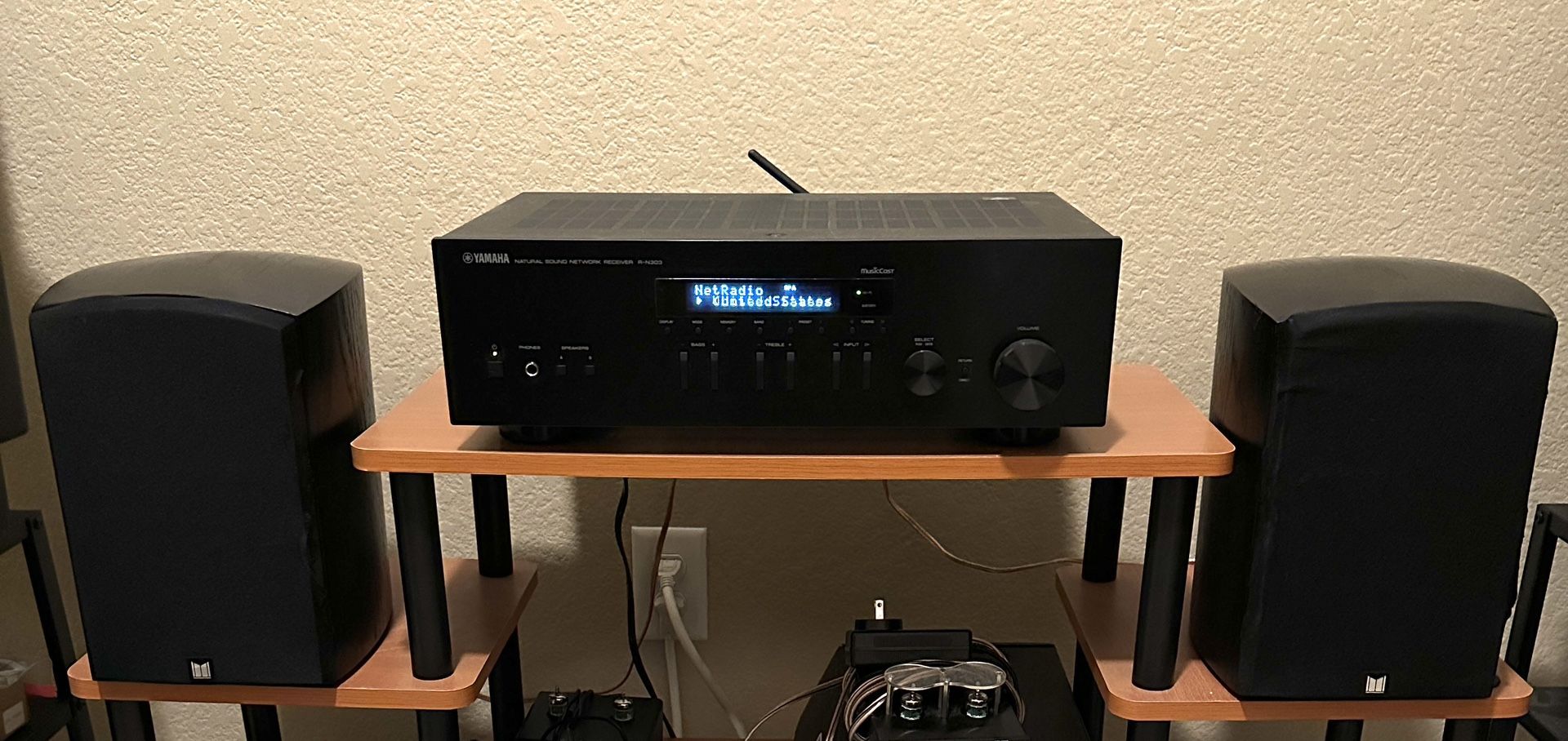 Like new, Yamaha RN303 , 100w network stereo receiver, Ethernet, WiFi, Bluetooth, remote speakers