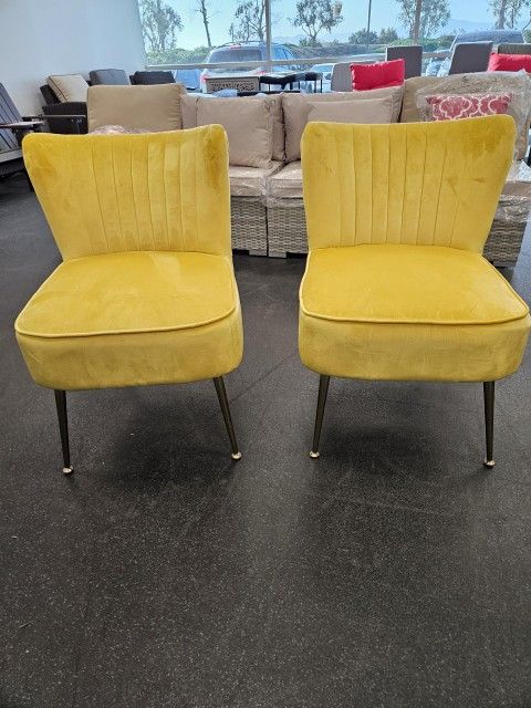 Set of 2 Yellow Velvet Accent Chairs