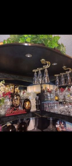$500 black and gold full size bar set good condition ready for pickup