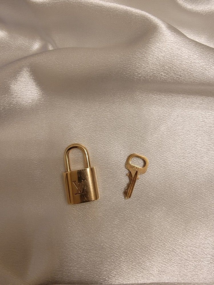 Louis Vuitton Lock and Key #321