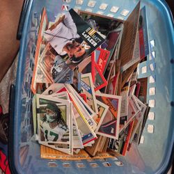 500 Baseball/Football Cards 