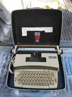 Coronet Super 12 Electric Typewriter