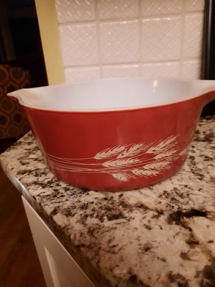 Vintage Pyrex Cassarole Dish