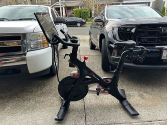 Peloton Bike Complete Bundle + Brand New Accessories!