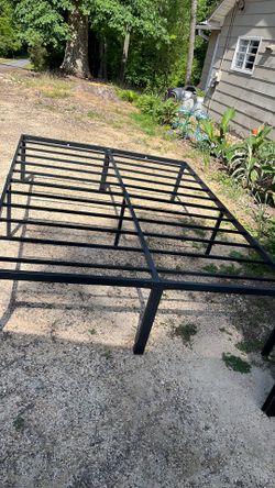 QUEEN SIZE METAL BED FRAME