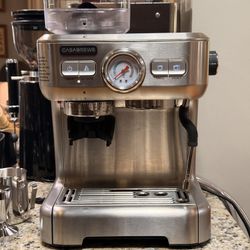 Stainless Steel Espresso Machine with Built In Grinder and Professional Steam Wand for Espressos, Americanos, Lattes, Mochas and Cappuccinos.