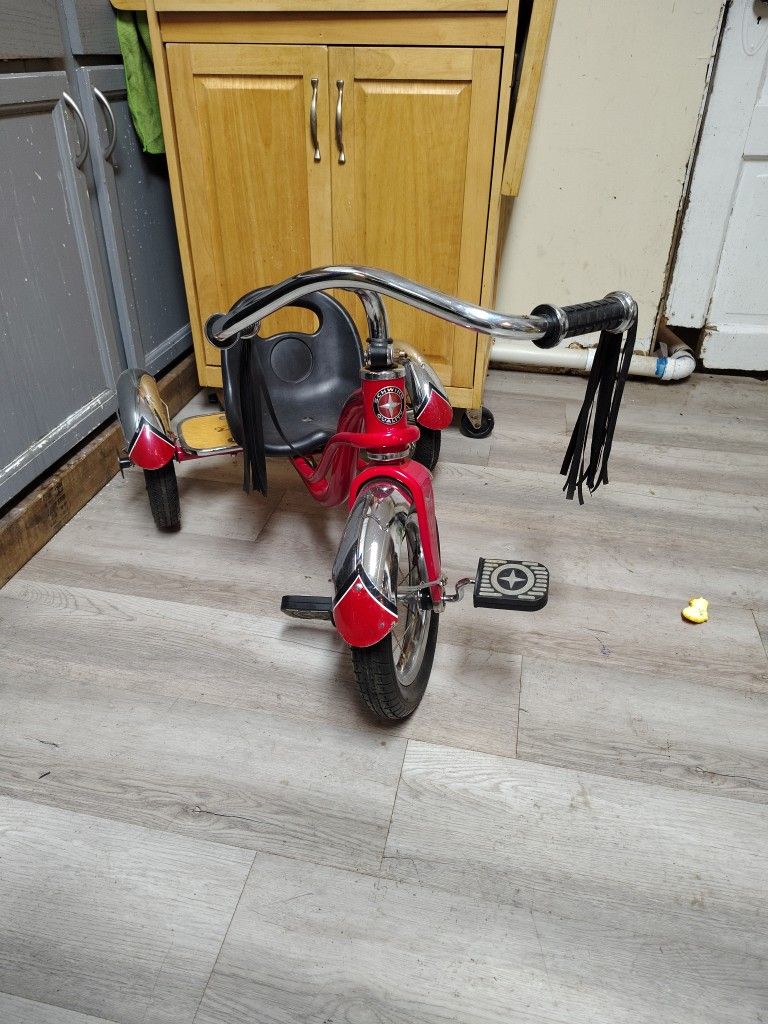 Schwinn Tricycle 12-in Roadster