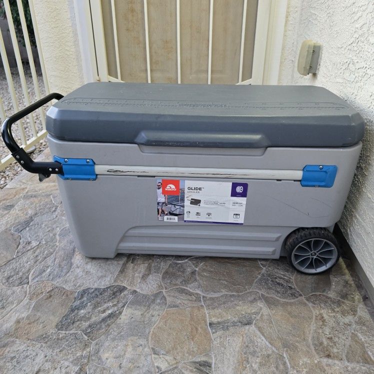 Igloo Glide 110 Qt Cooler / Portable Ice Chest Cooler