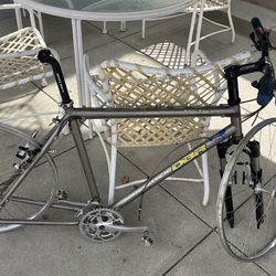 Rare vintage Sanvik titanium DBR Diamondback Racing AXIS mountain bike from 94/95. Frame set and wheels are included.  This DBR Axis TT is a highly re