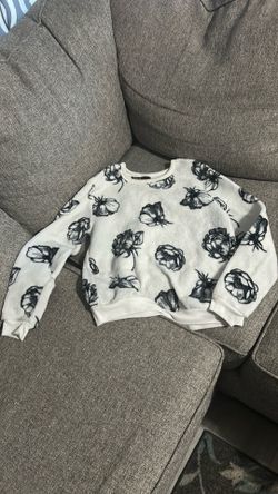 Black rose floral print fuzzy pullover