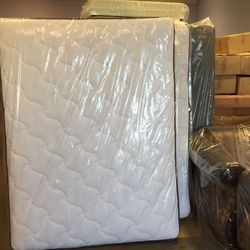Queen mattress $125