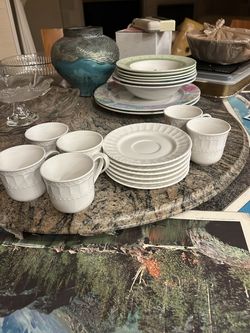 tea cups and saucers