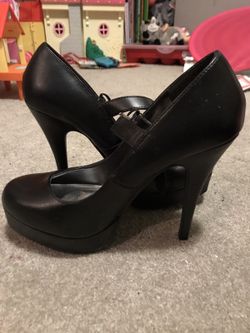 Black platform heels size 7.5