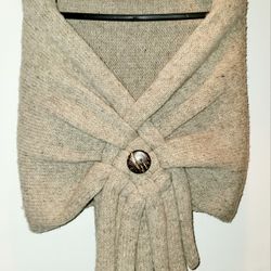 Wool Sweater Shall. Beige. Women's Small