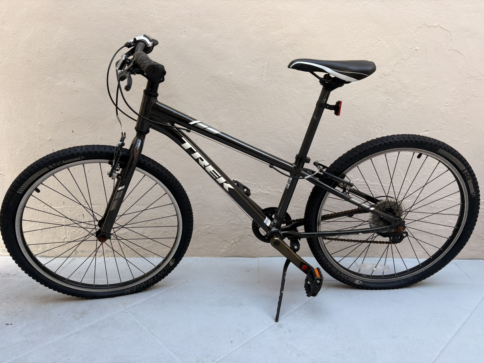 Kids’ Trek Precaliber 24 8-speed Suspension Road/hybrid Bike