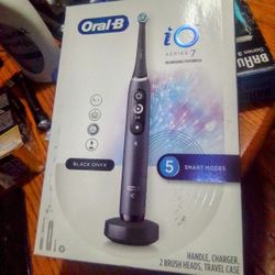 Brand New Oral B Series 7